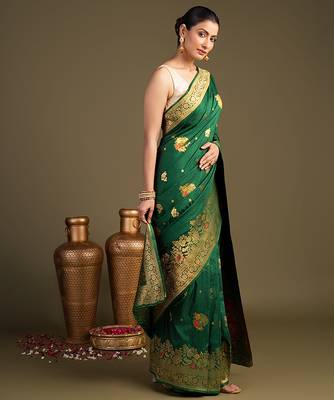 green handloom pure silk saree with rich zari border 4