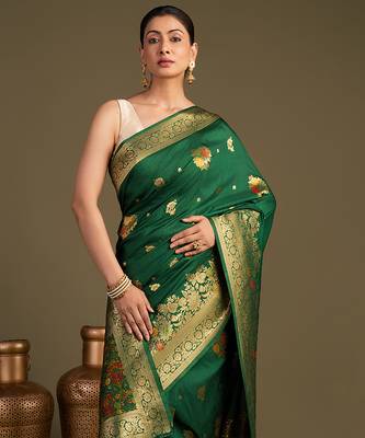 green handloom pure silk saree with rich zari border 5