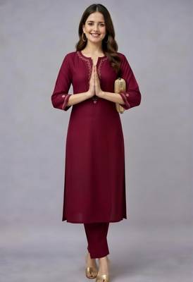 Maroon embroidered rayon kurta set 3
