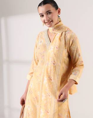 Gauri suit set 4