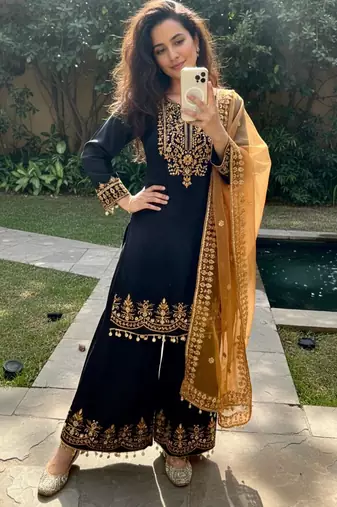  black silk blend embroidered kurta set 