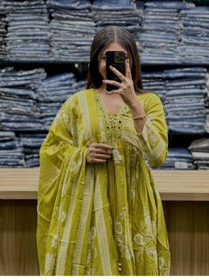 light green cotton printed kurta set  4