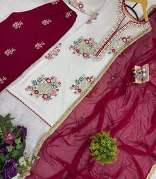  white floral embroidered tunic set