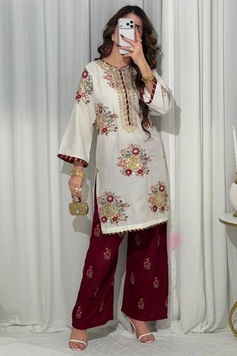  white floral embroidered tunic set