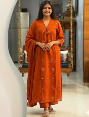 Rust cotton kurta with floral embroidery and dupatta 3