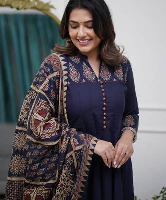 royal blue cotton kurta set with kalamkari print dupatta 4