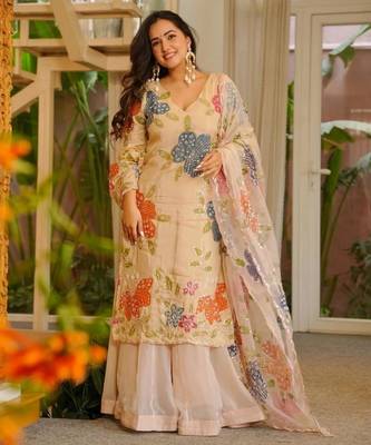 peach floral embroidered kurta set 1