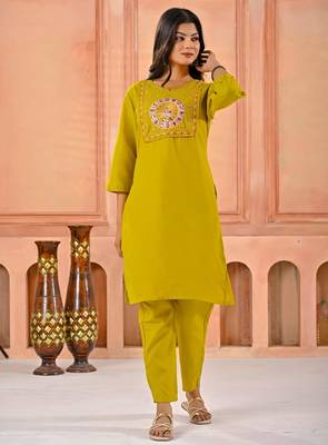 Dark yellow kurta set with printed motifs 1