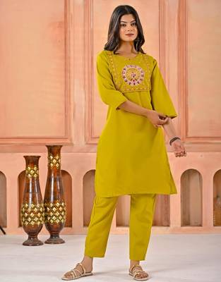 Dark yellow kurta set with printed motifs 3