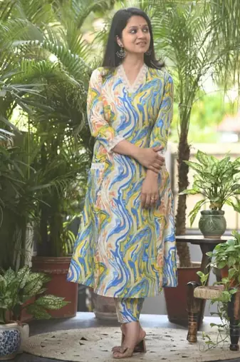 multicolour marble print v-neck kurta set.