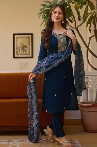 Women   s dark blue silk blend kurta with floral organza dupatta