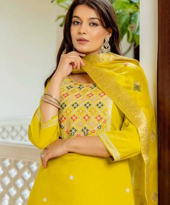 yellow embroidered kurta set 2