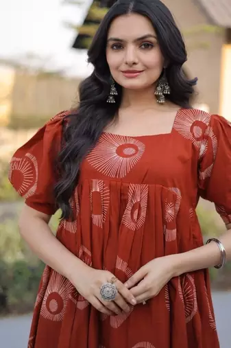 Maroon digital printed cotton stitched kurti for women