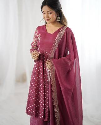 pink embroidered ethnic suit 3