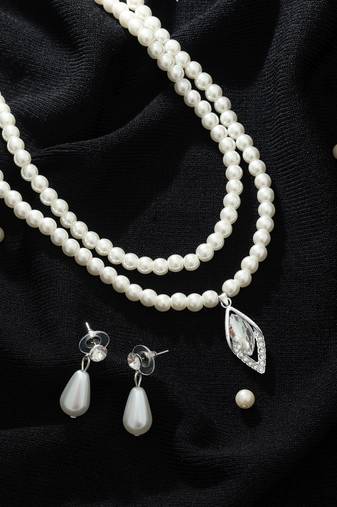 White color stone necklace set