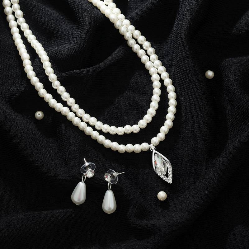 White color stone necklace set