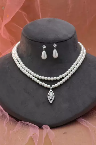 White color stone necklace set