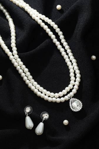 White color stone necklace set