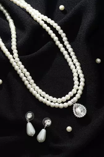 White color stone necklace set