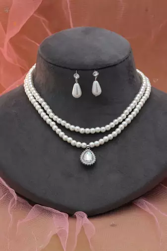 White color stone necklace set