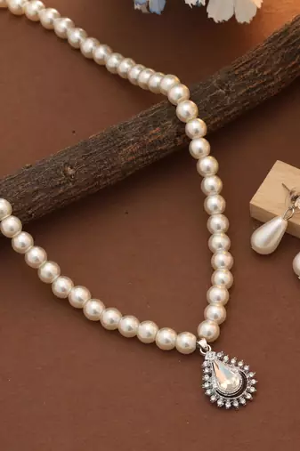 White color stone necklace set