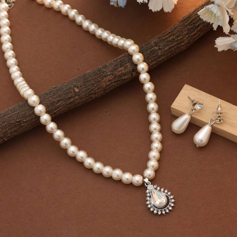 White color stone necklace set