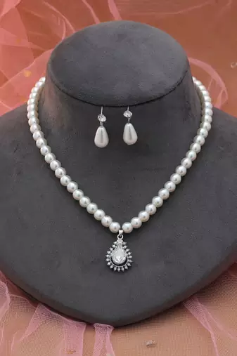 White color stone necklace set