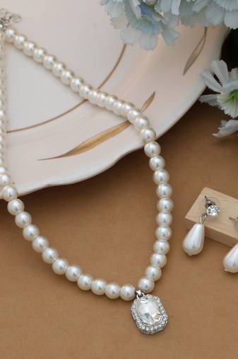 White color stone necklace set