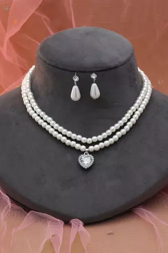 White color stone necklace set
