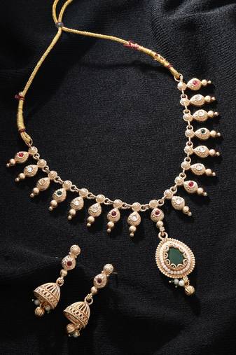 Green & rani color matte gold necklace set