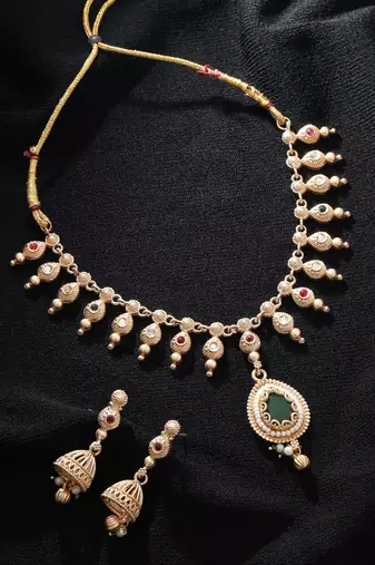 Green & rani color matte gold necklace set