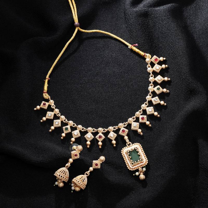 Green & rani color matte gold necklace set