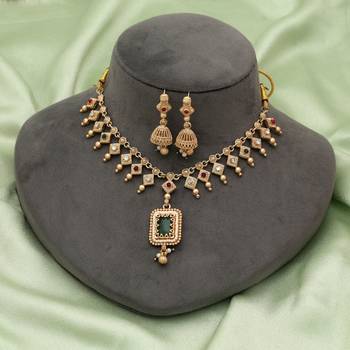 green rani stone matte gold jhumki necklace set 2