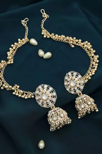 White color kundan earrings