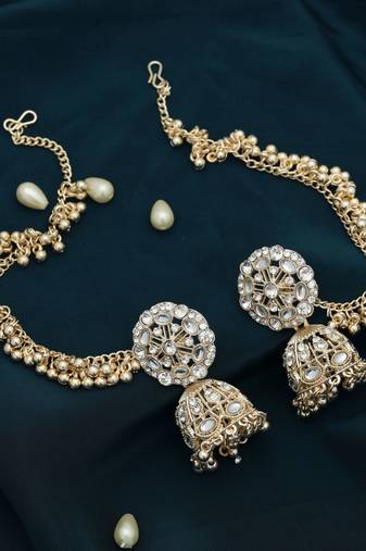 White color kundan earrings