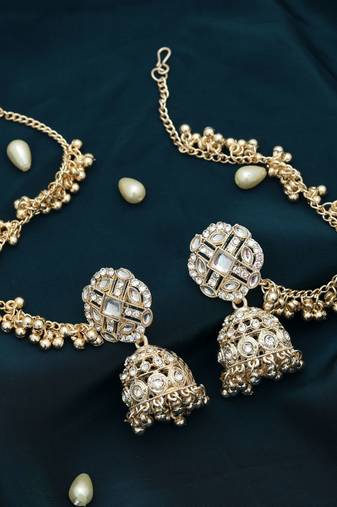 White color kundan earrings