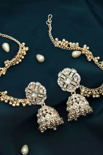 White color kundan earrings