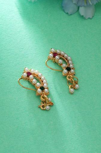 Rani & green color marathi nose nath