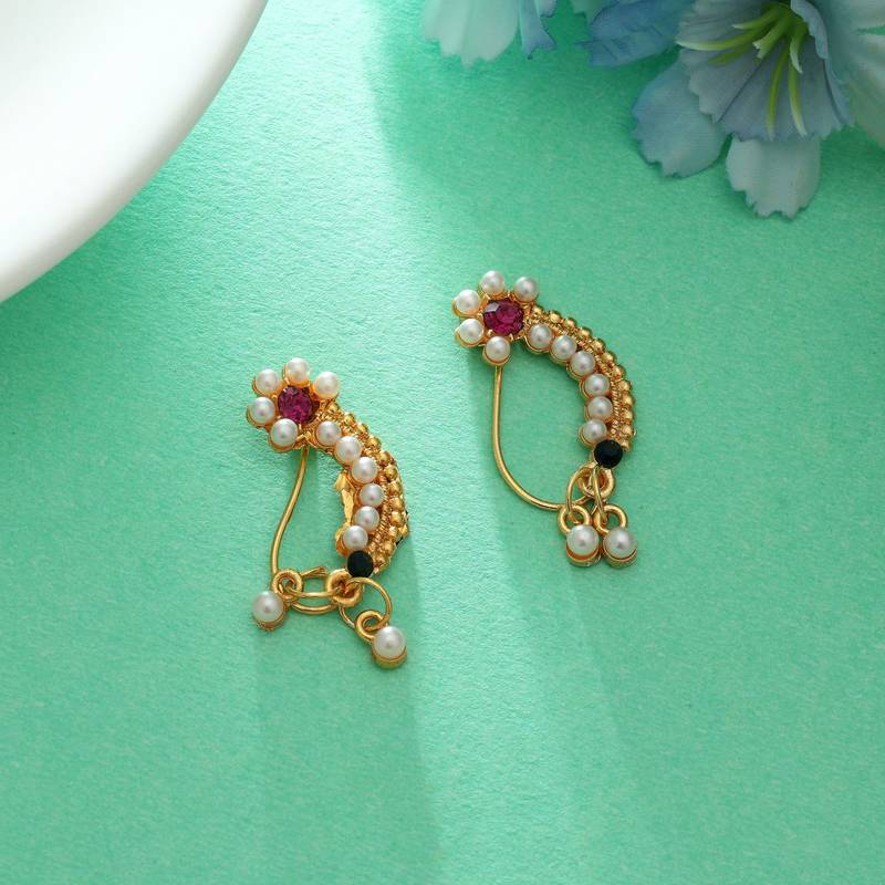 Rani & green color marathi nose nath