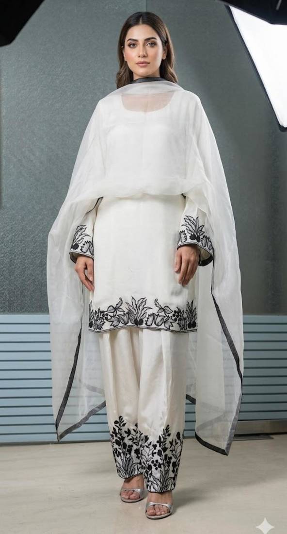 White & black floral set