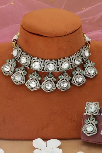 pista green color choker american diamond necklace set