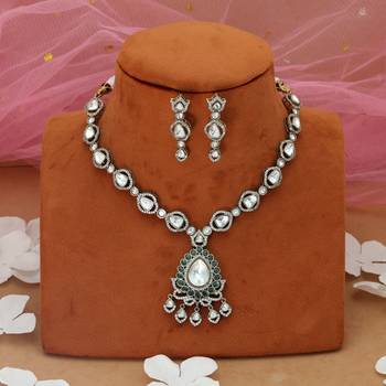 green american diamond necklace set with earrings 2