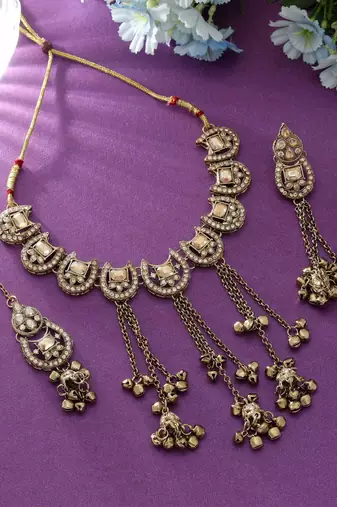 Gold color kundan necklace set