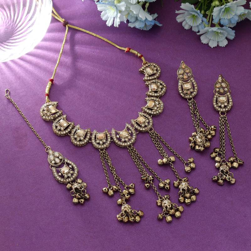 Gold color kundan necklace set