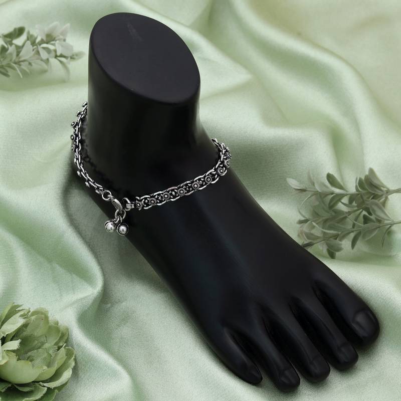 Silver color oxidised anklet