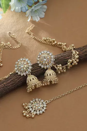 White color kundan earrings tikka set