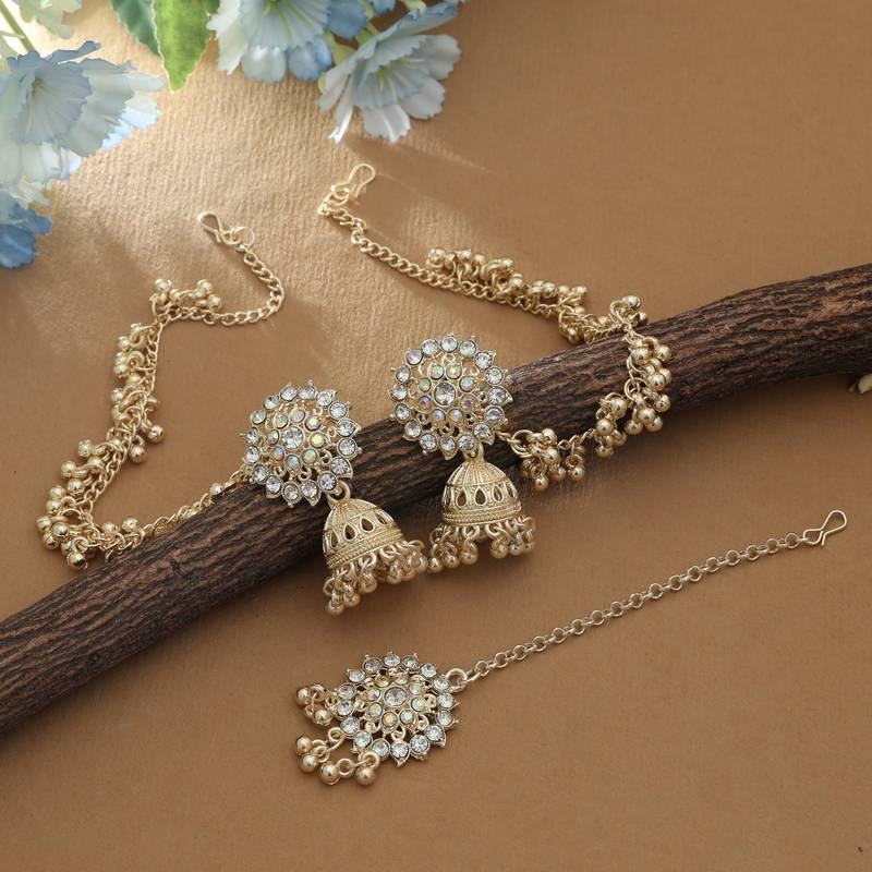 White color kundan earrings tikka set