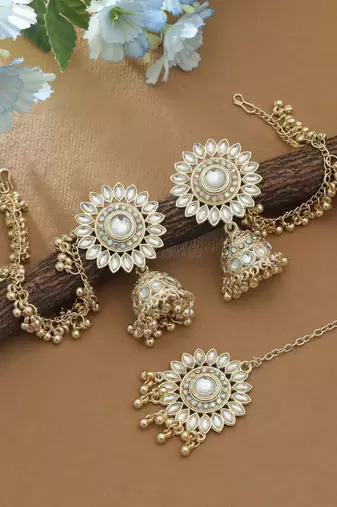 White color kundan earrings tikka set