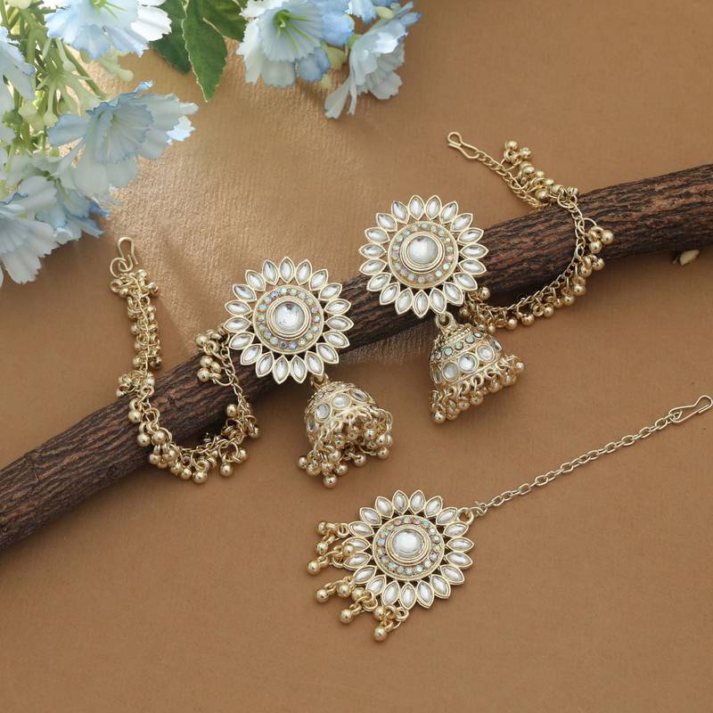 White color kundan earrings tikka set