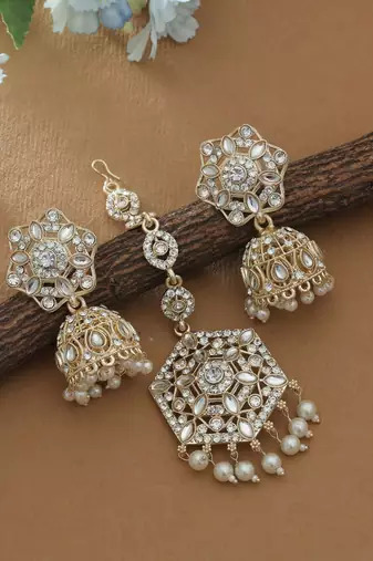 White color kundan earrings tikka set